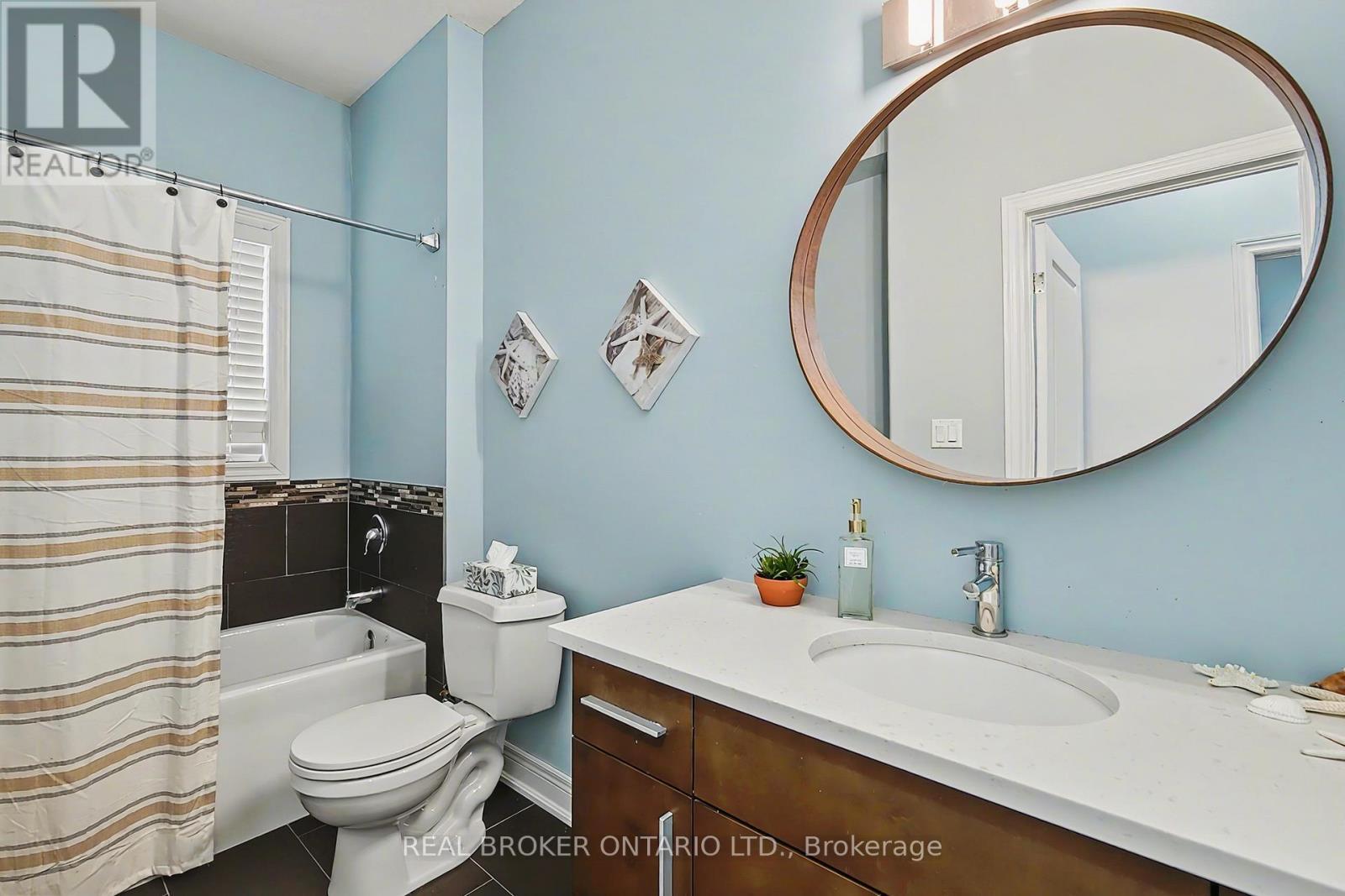 219 Walker Street, Cambridge, ON - Indoor Photo Showing Bathroom