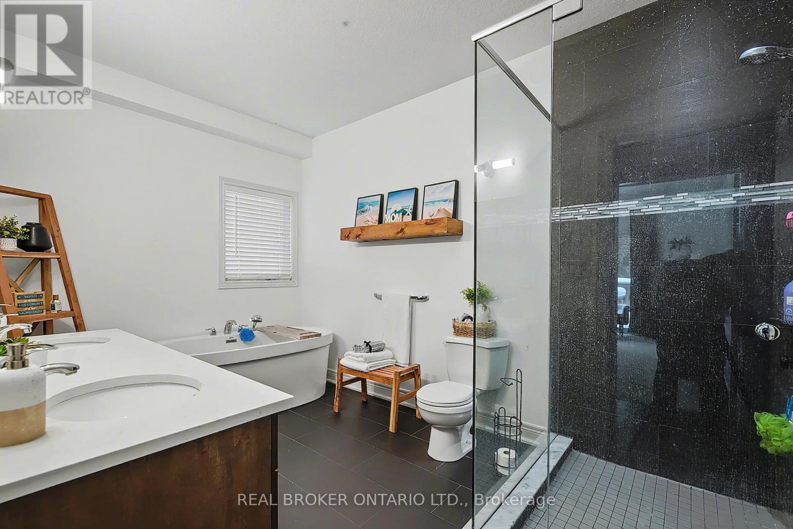 219 Walker Street, Cambridge, ON - Indoor Photo Showing Bathroom