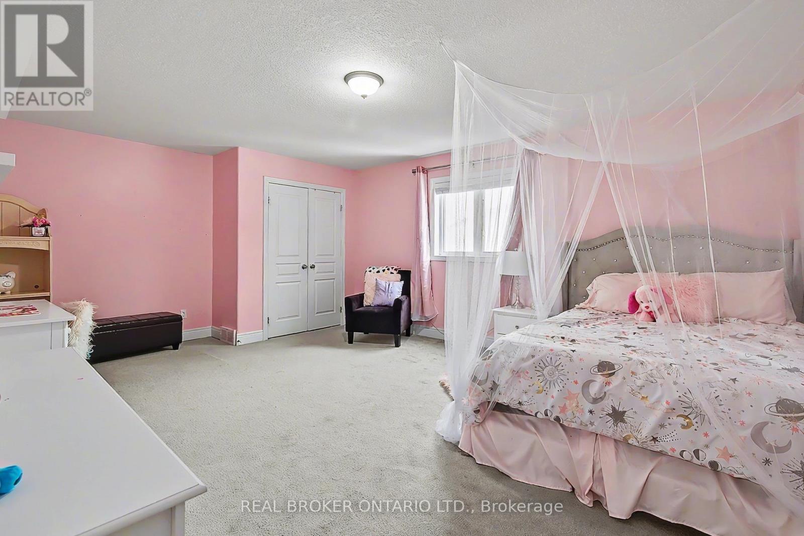219 Walker Street, Cambridge, ON - Indoor Photo Showing Bedroom