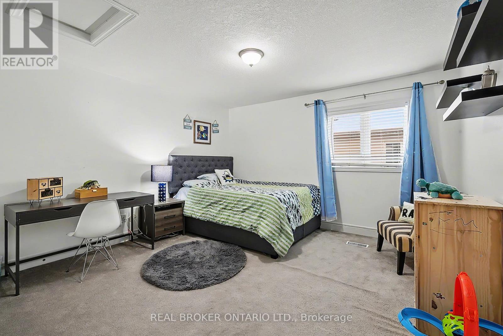 219 Walker Street, Cambridge, ON - Indoor Photo Showing Bedroom