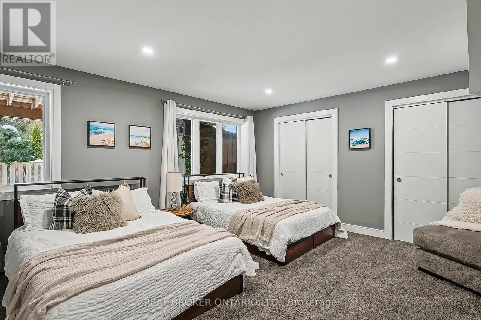 219 Walker Street, Cambridge, ON - Indoor Photo Showing Bedroom