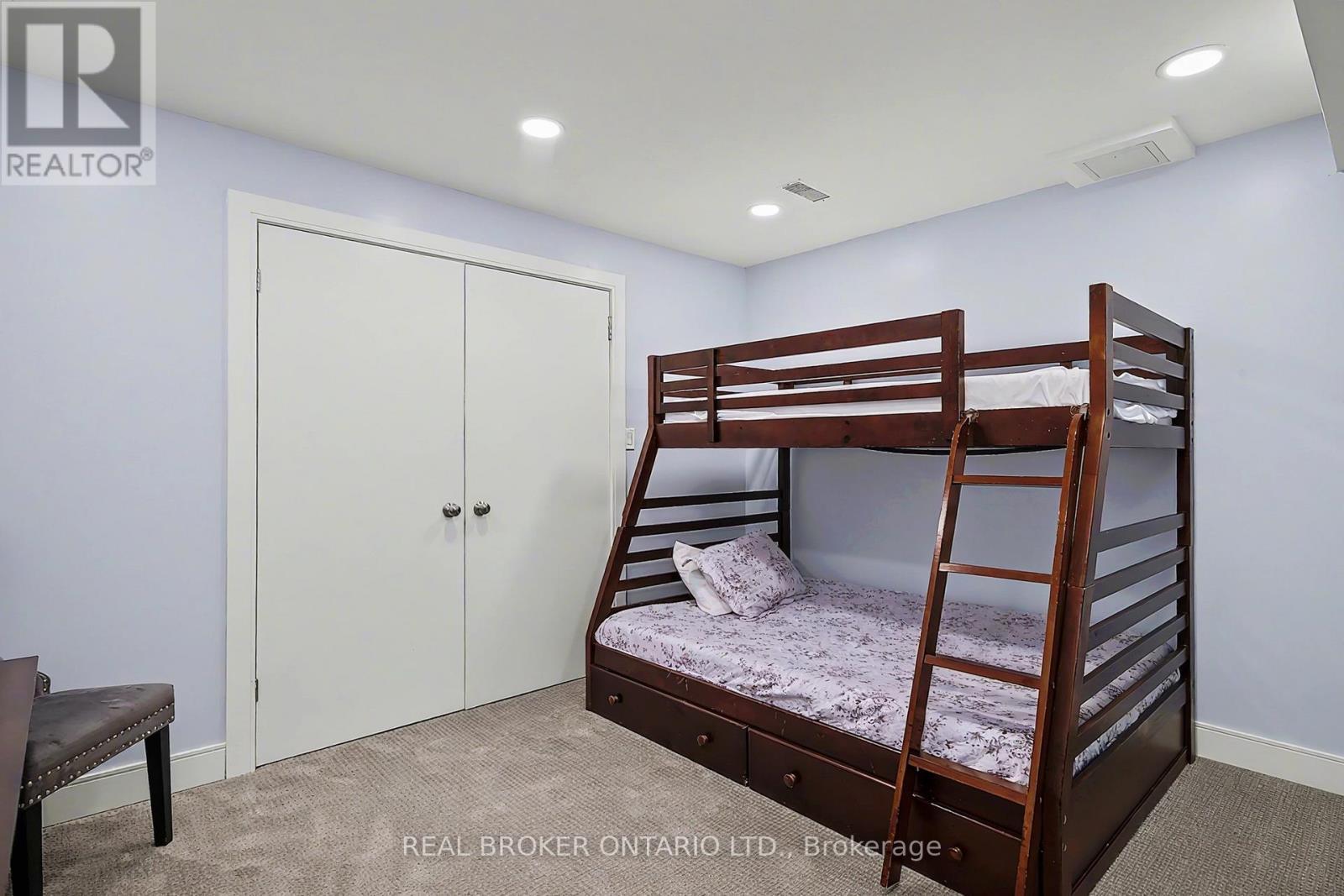 219 Walker Street, Cambridge, ON - Indoor Photo Showing Bedroom