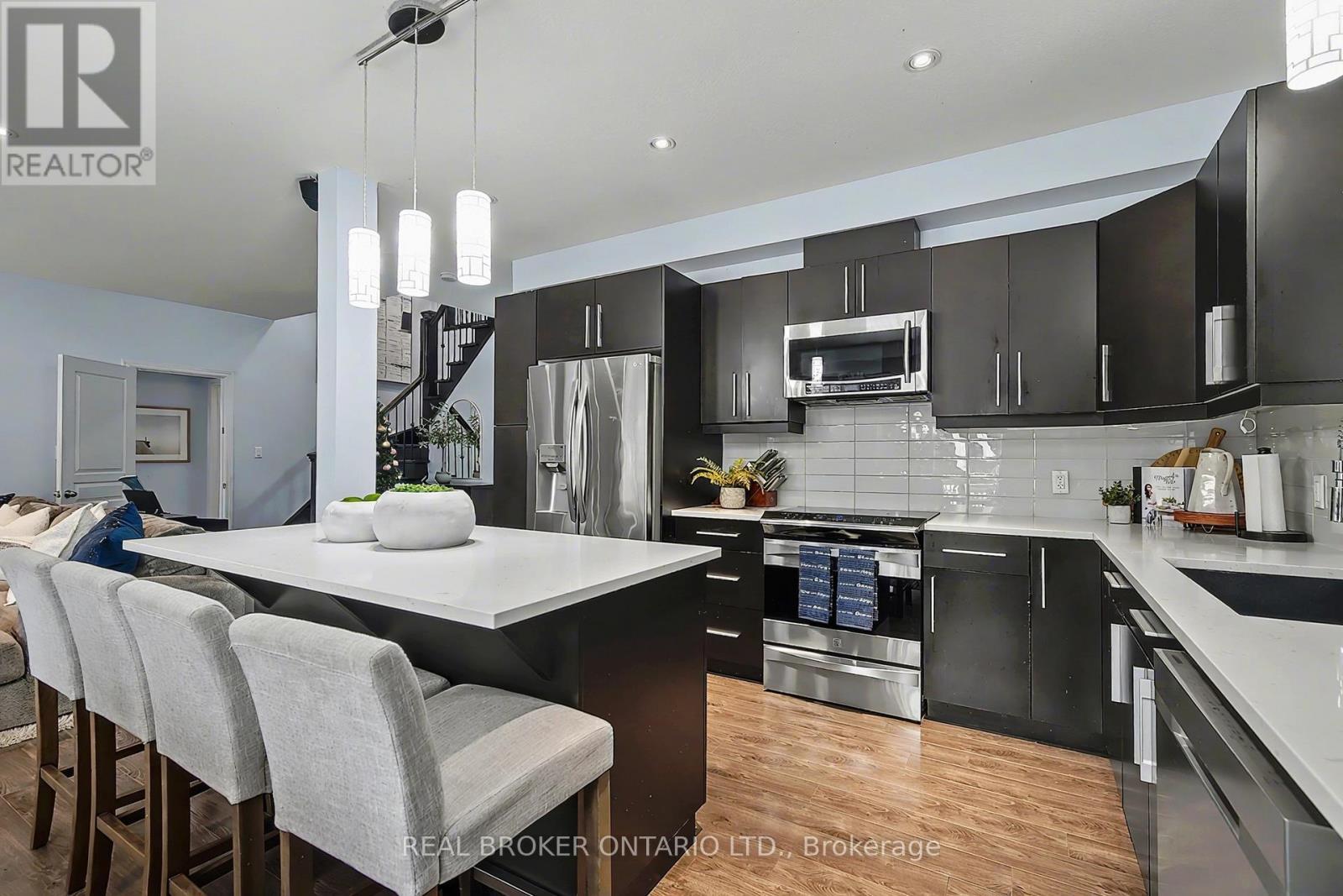219 Walker Street, Cambridge, ON - Indoor Photo Showing Kitchen With Upgraded Kitchen
