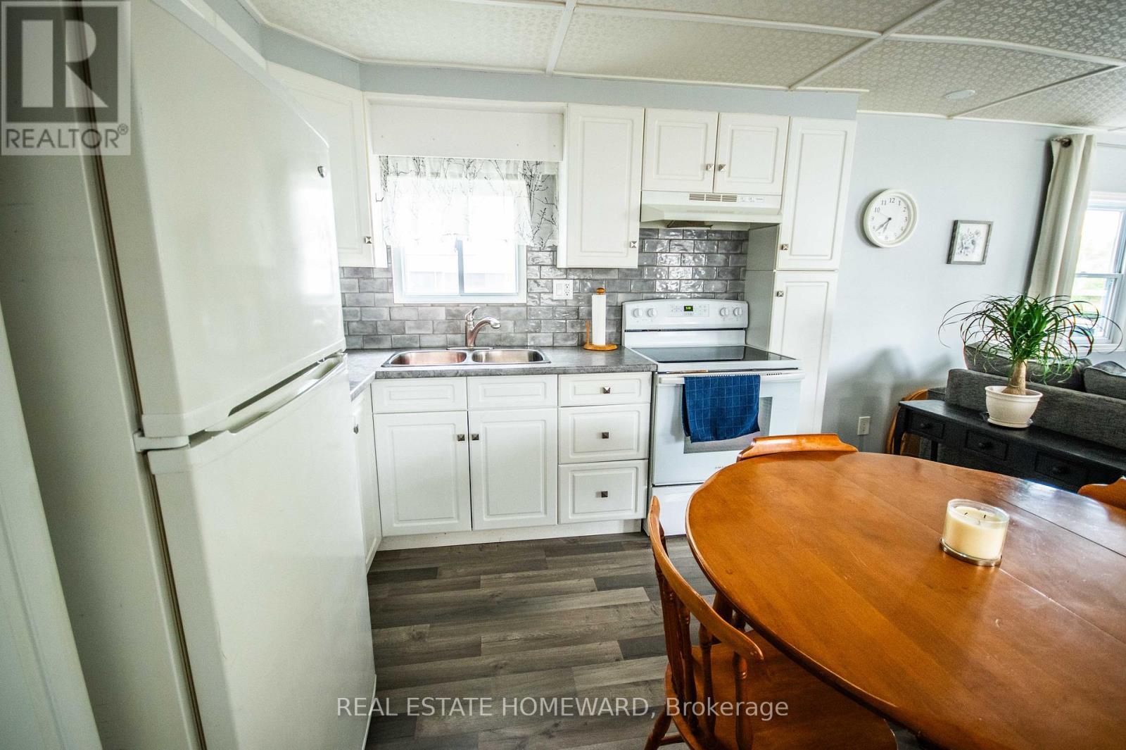 36B - 2244 Heritage Line, Otonabee-South Monaghan, ON - Indoor Photo Showing Kitchen