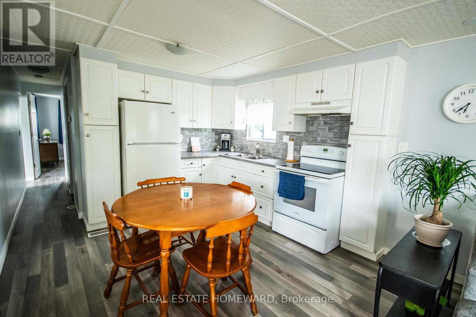 36B - 2244 Heritage Line, Otonabee-South Monaghan, ON - Indoor Photo Showing Kitchen