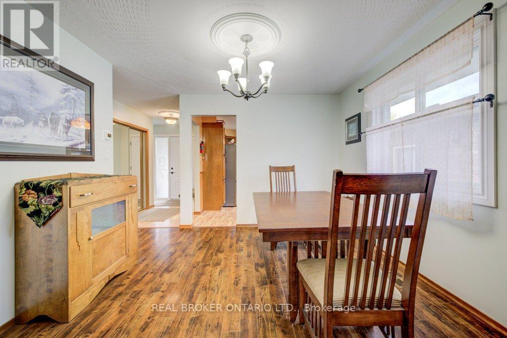 87 Southwood Drive, Cambridge, ON - Indoor Photo Showing Dining Room