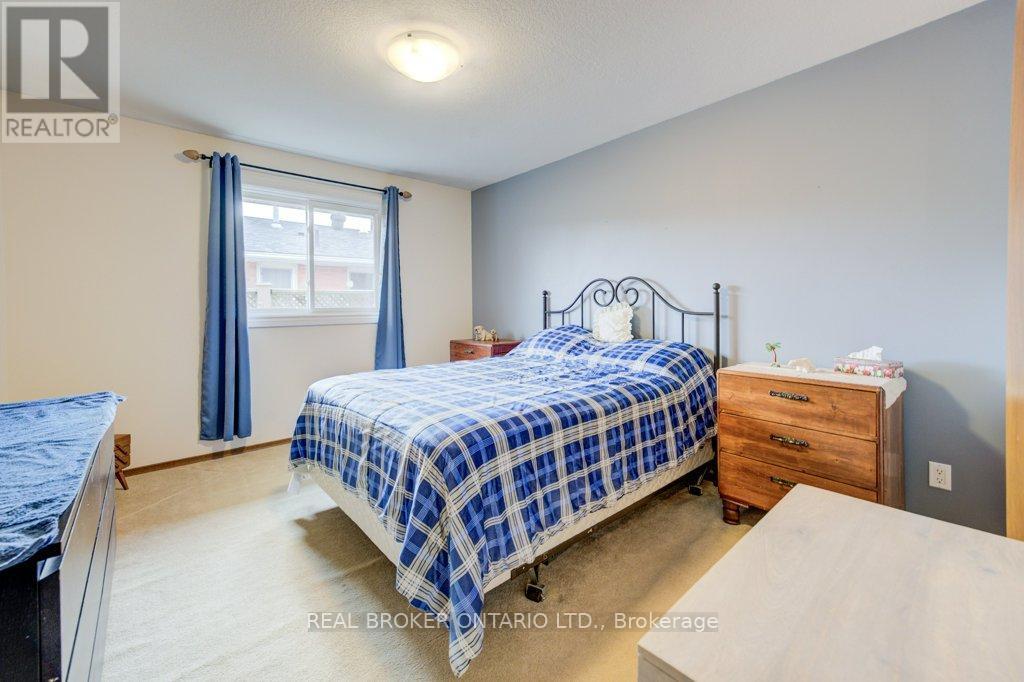 87 Southwood Drive, Cambridge, ON - Indoor Photo Showing Bedroom
