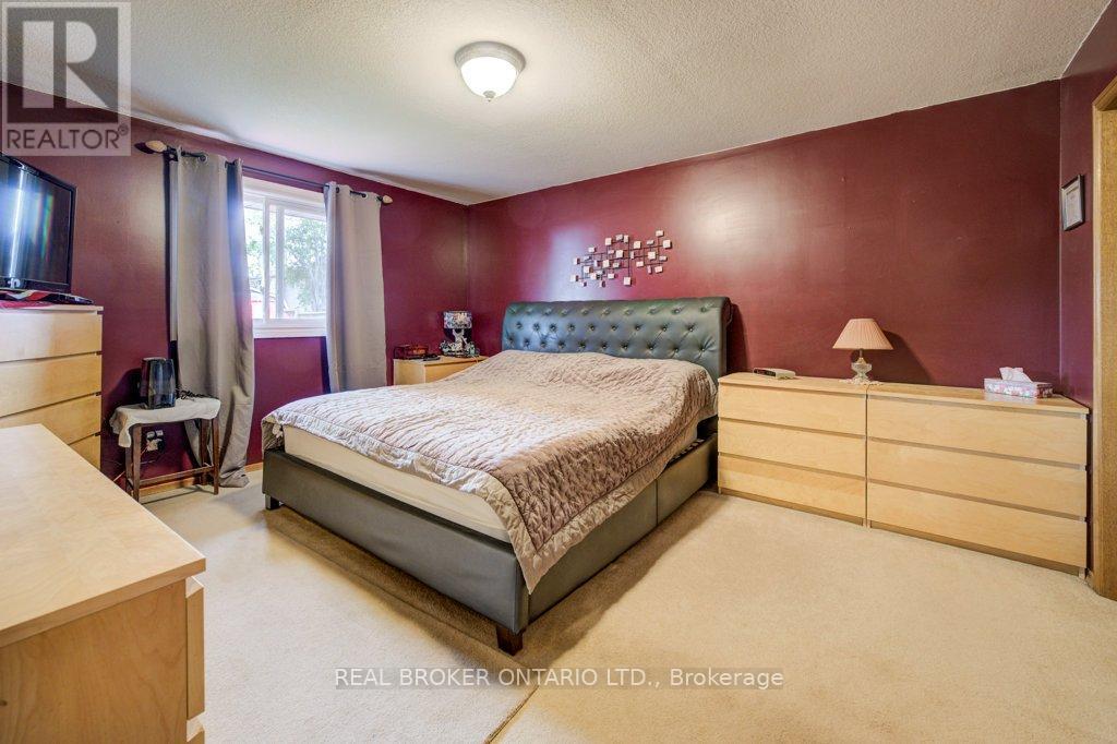 87 Southwood Drive, Cambridge, ON - Indoor Photo Showing Bedroom