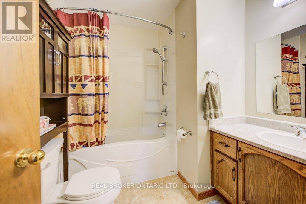 87 Southwood Drive, Cambridge, ON - Indoor Photo Showing Bathroom