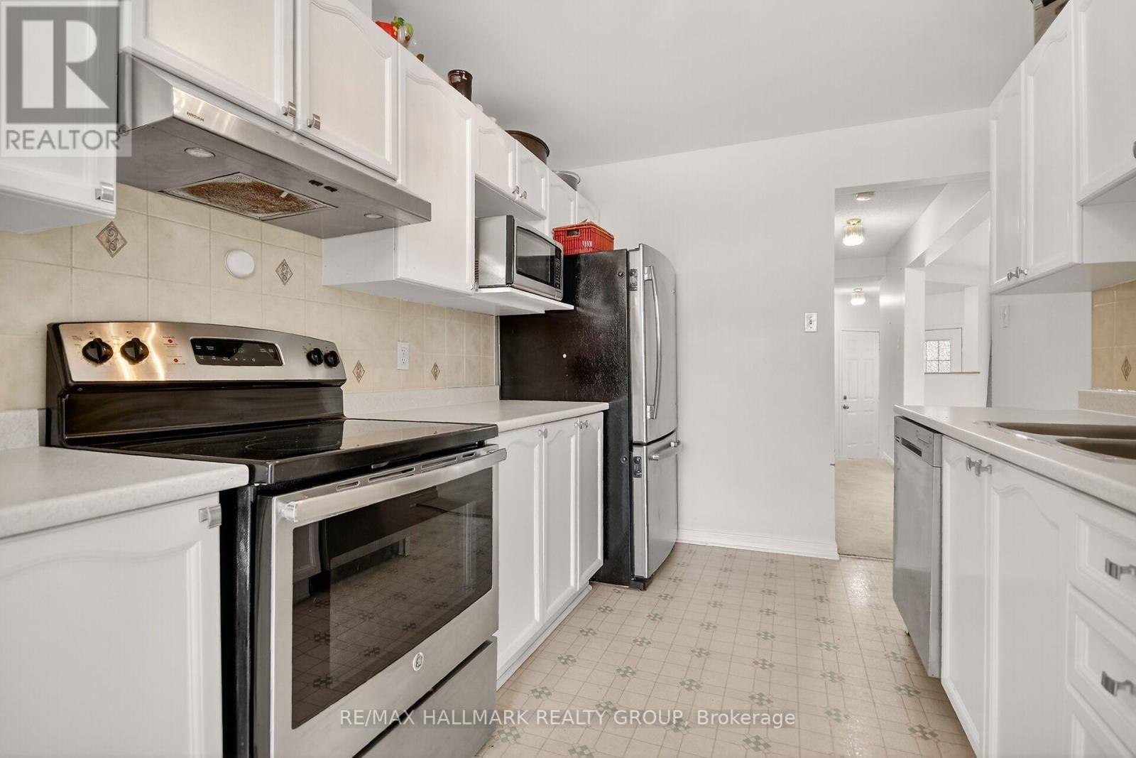 1505 Demeter Street, Ottawa, ON - Indoor Photo Showing Kitchen