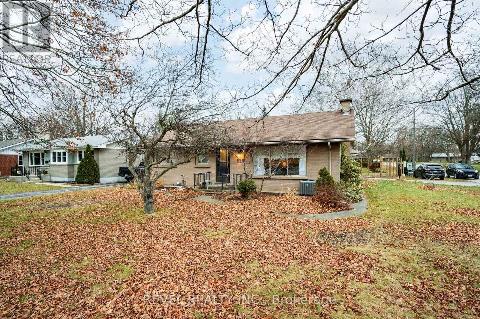 Welcome home - 629 Victoria Street, Strathroy-Caradoc (Ne), ON - Outdoor