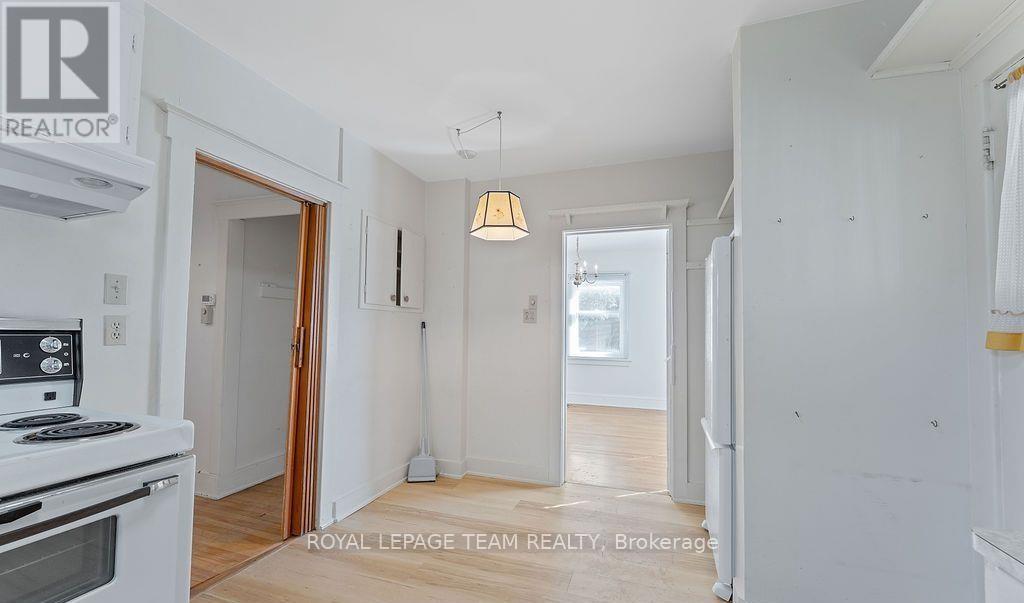 472 Edison Avenue, Ottawa, ON - Indoor Photo Showing Other Room