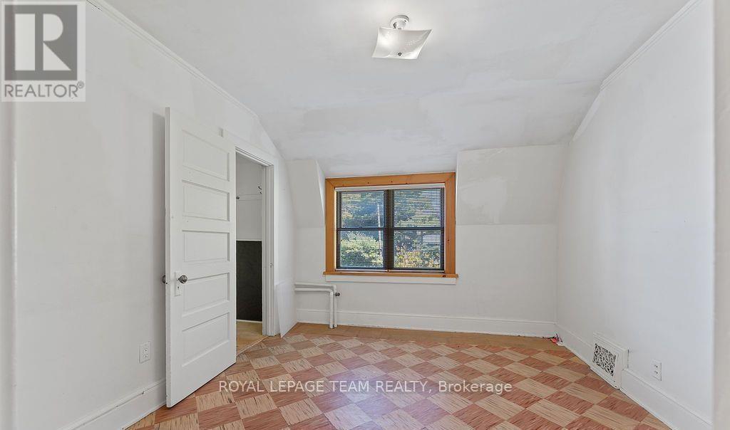 472 Edison Avenue, Ottawa, ON - Indoor Photo Showing Other Room