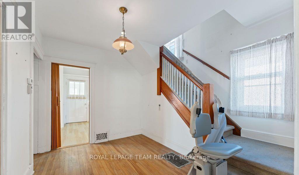 472 Edison Avenue, Ottawa, ON - Indoor Photo Showing Other Room