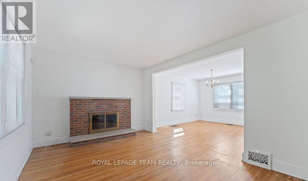 472 Edison Avenue, Ottawa, ON - Indoor Photo Showing Living Room With Fireplace