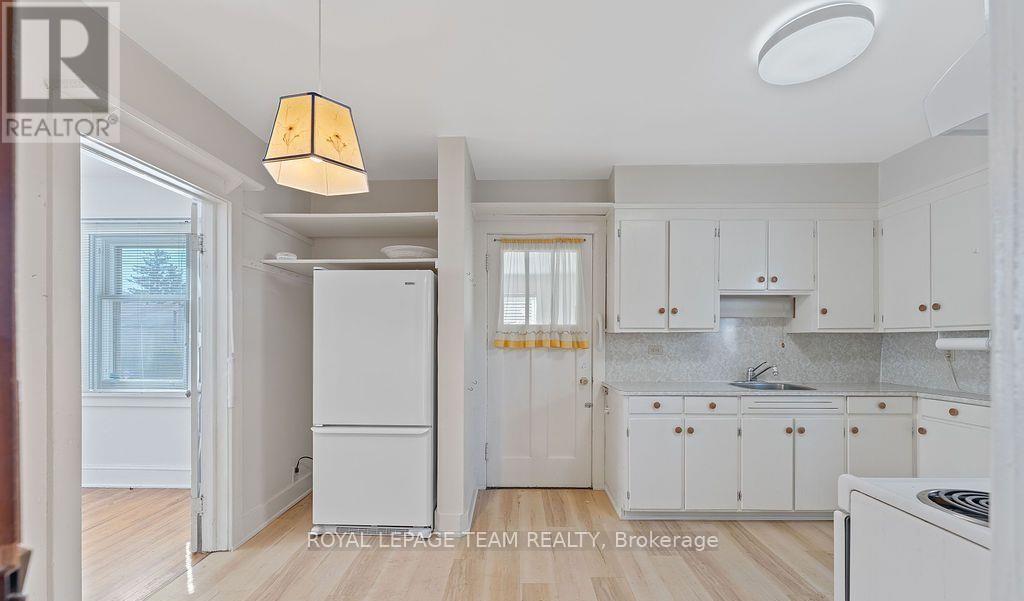 472 Edison Avenue, Ottawa, ON - Indoor Photo Showing Kitchen