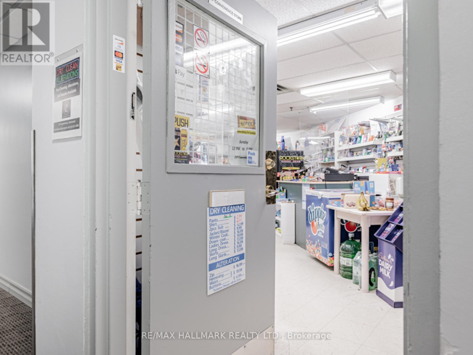 902 - 77 Maitland Place, Toronto, ON - Indoor Photo Showing Other Room