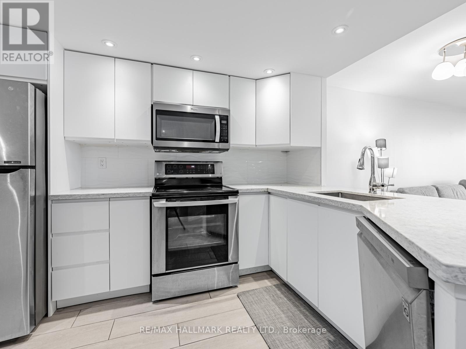902 - 77 Maitland Place, Toronto, ON - Indoor Photo Showing Kitchen With Stainless Steel Kitchen