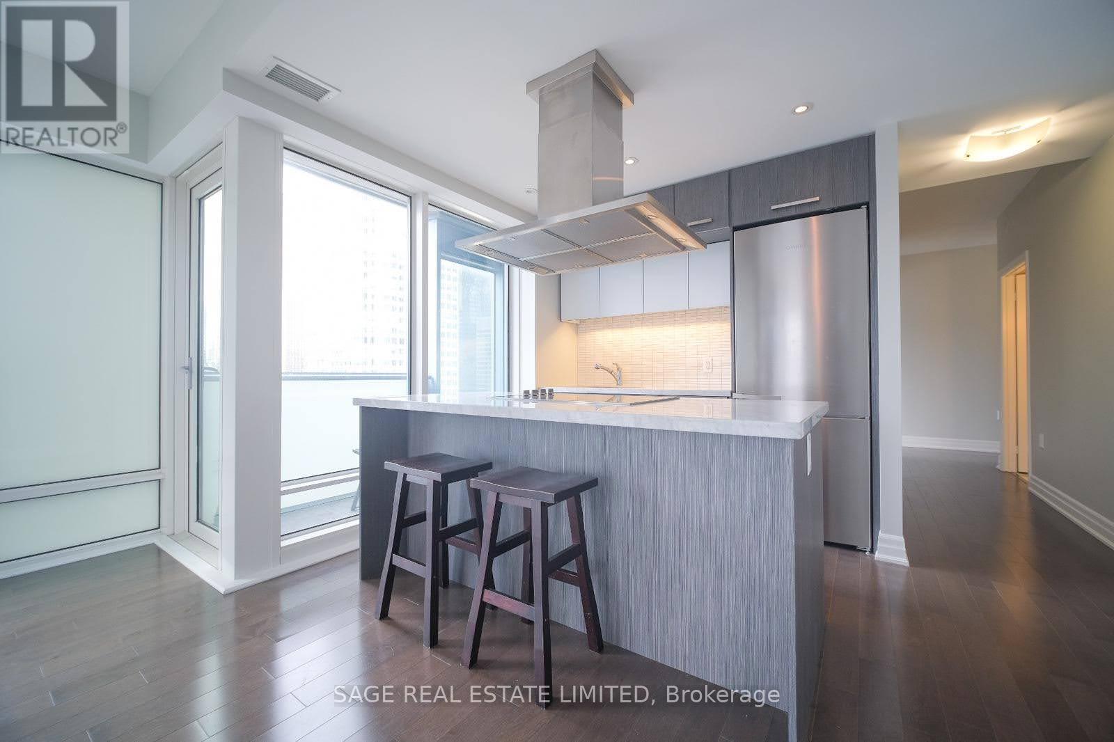 3002 - 8 The Esplanade, Toronto, ON - Indoor Photo Showing Kitchen