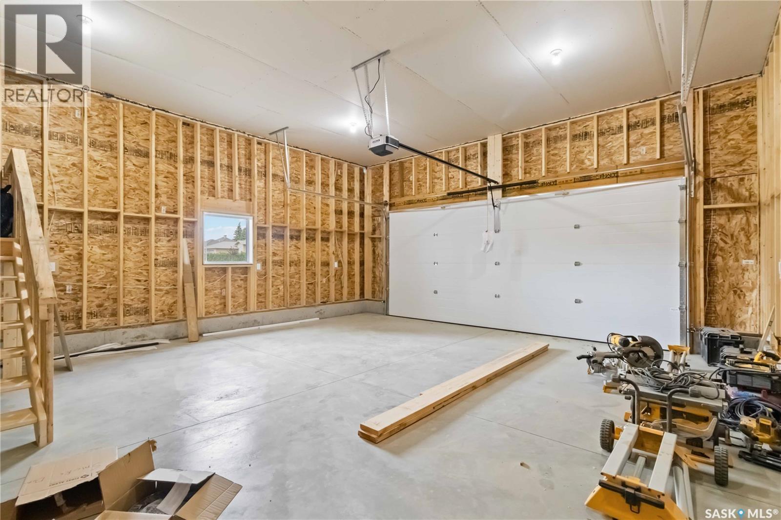 208 2Nd Street S, Waldheim, SK - Indoor Photo Showing Garage