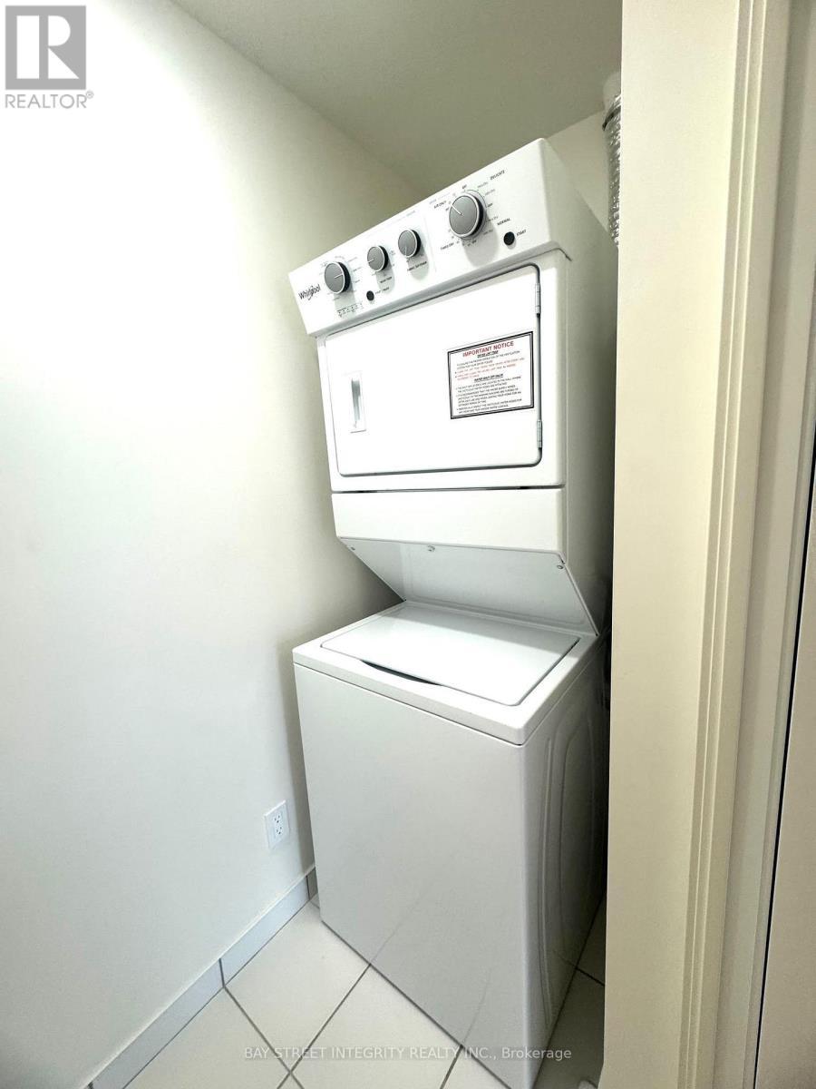 1815 - 4955 Yonge Street, Toronto, ON - Indoor Photo Showing Laundry Room