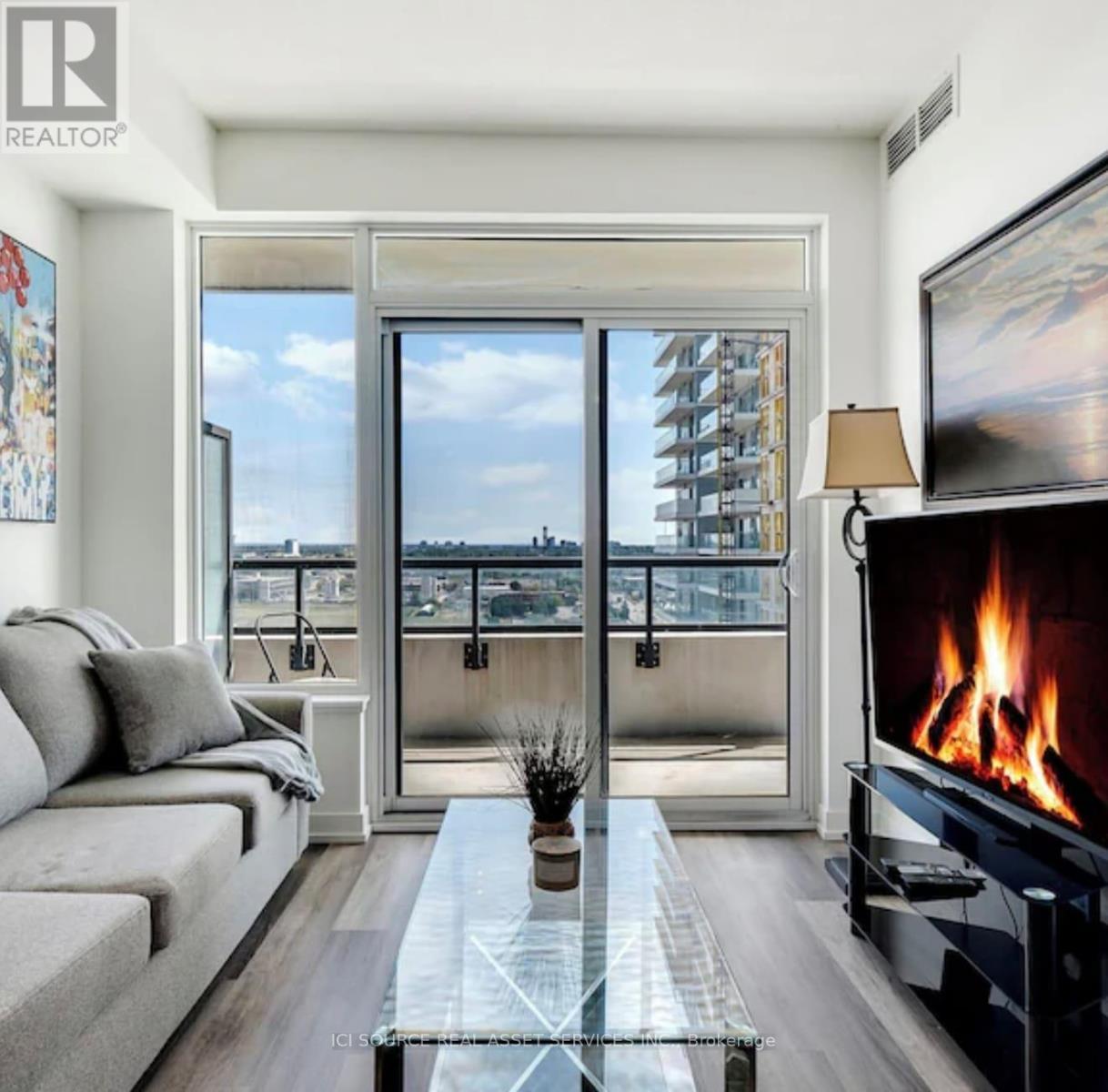 1608 - 1480 Bayly Street, Pickering, ON - Indoor Photo Showing Living Room