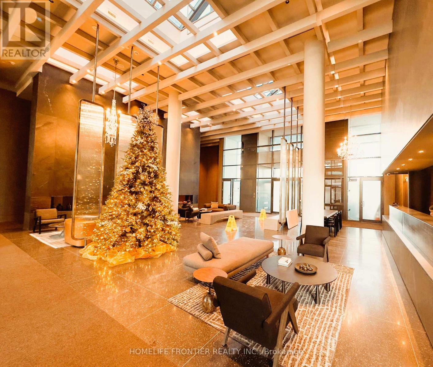 3510 - 8 Interchange Way S, Vaughan, ON - Indoor