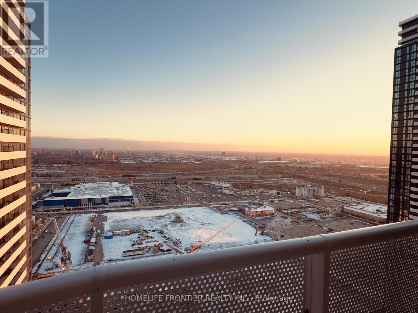 3510 - 8 Interchange Way S, Vaughan, ON - Outdoor With View