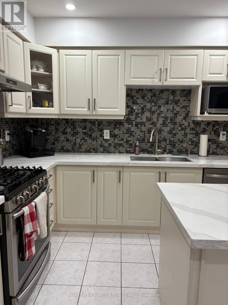 106 Casabel Drive W, Vaughan, ON - Indoor Photo Showing Kitchen With Double Sink