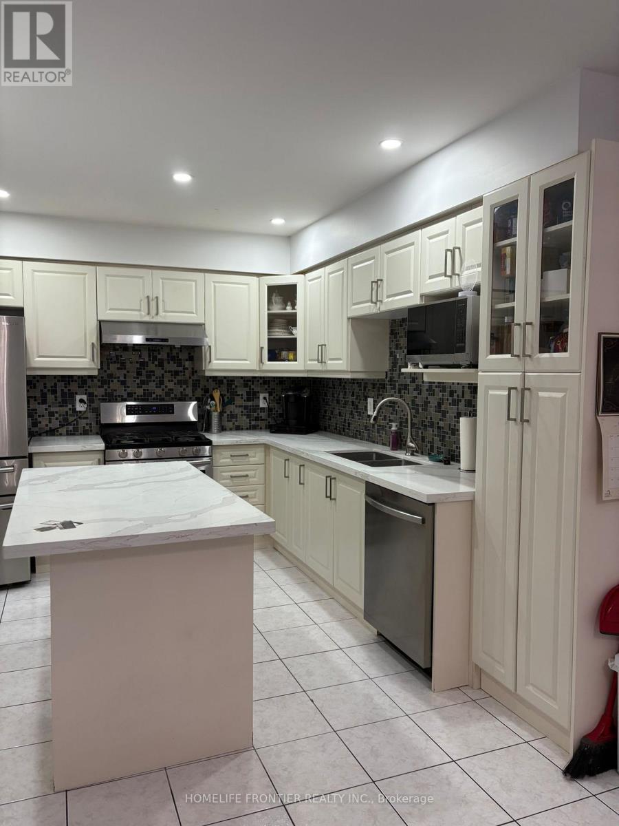 106 Casabel Drive W, Vaughan, ON - Indoor Photo Showing Kitchen