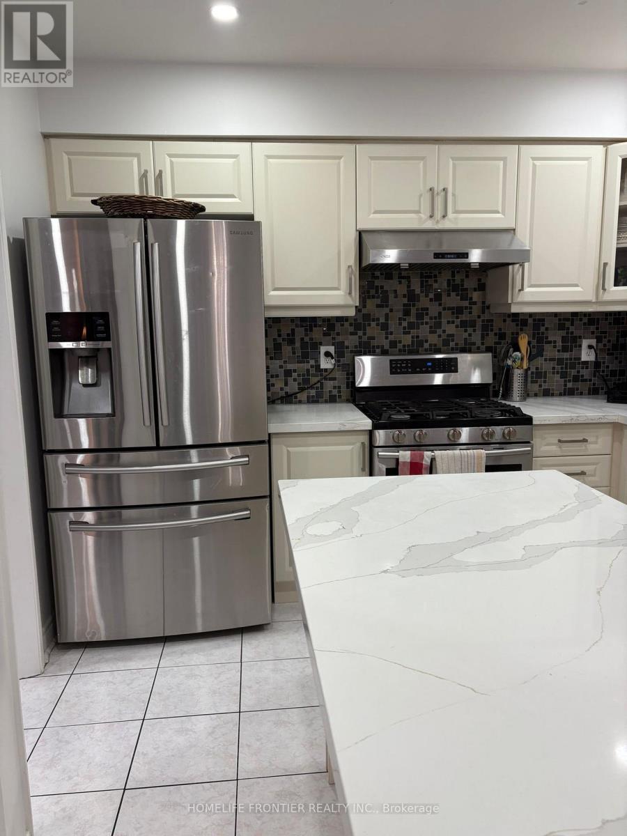 106 Casabel Drive W, Vaughan, ON - Indoor Photo Showing Kitchen