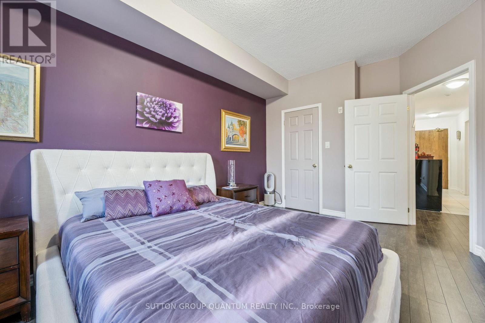 213 - 8 Maison Parc Court, Vaughan, ON - Indoor Photo Showing Bedroom