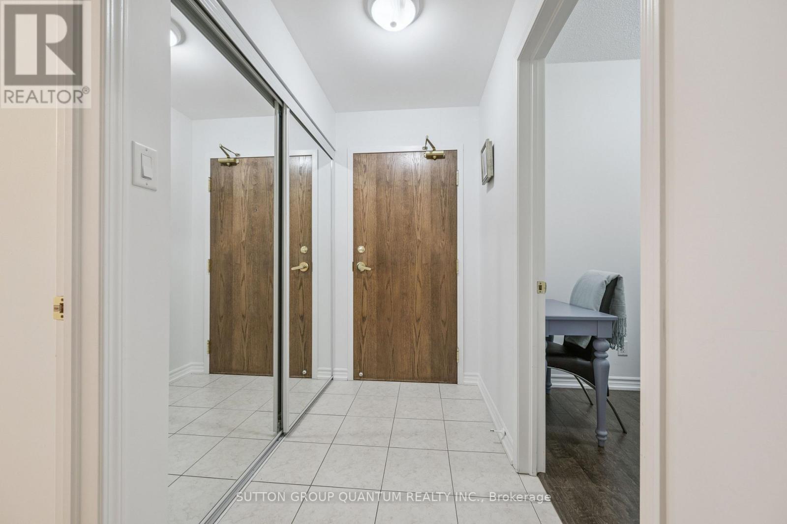 213 - 8 Maison Parc Court, Vaughan, ON - Indoor Photo Showing Other Room