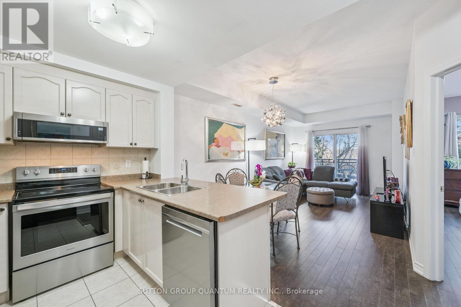 213 - 8 Maison Parc Court, Vaughan, ON - Indoor Photo Showing Kitchen With Double Sink
