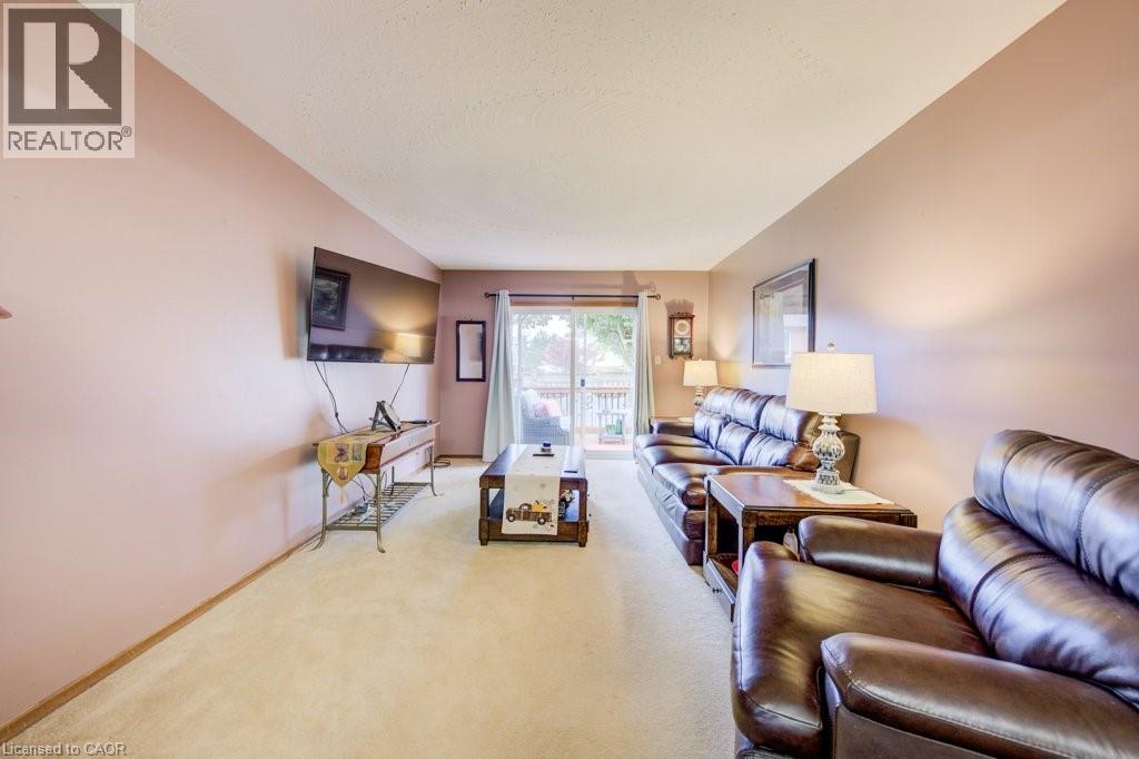 87 Southwood Drive, Cambridge, ON - Indoor Photo Showing Living Room