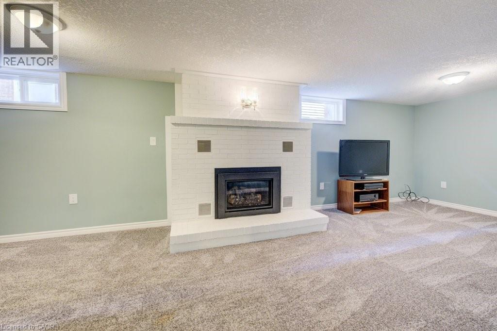 87 Southwood Drive, Cambridge, ON - Indoor With Fireplace