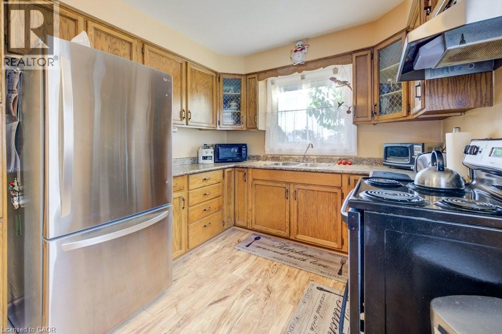 87 Southwood Drive, Cambridge, ON - Indoor Photo Showing Kitchen With Double Sink
