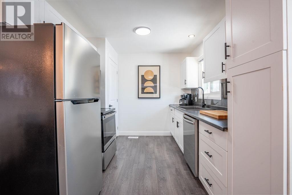 671 North St, Sault Ste. Marie, ON - Indoor Photo Showing Kitchen