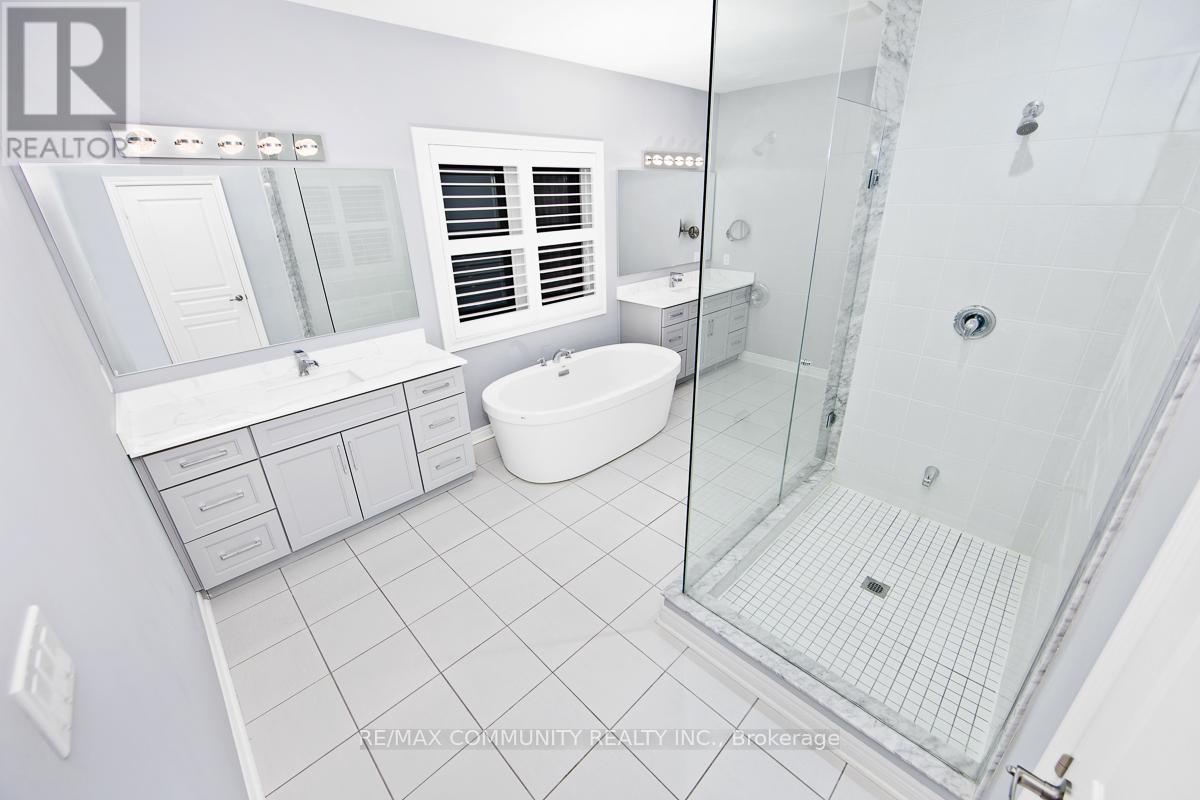 7 Seager Street, Richmond Hill, ON - Indoor Photo Showing Bathroom