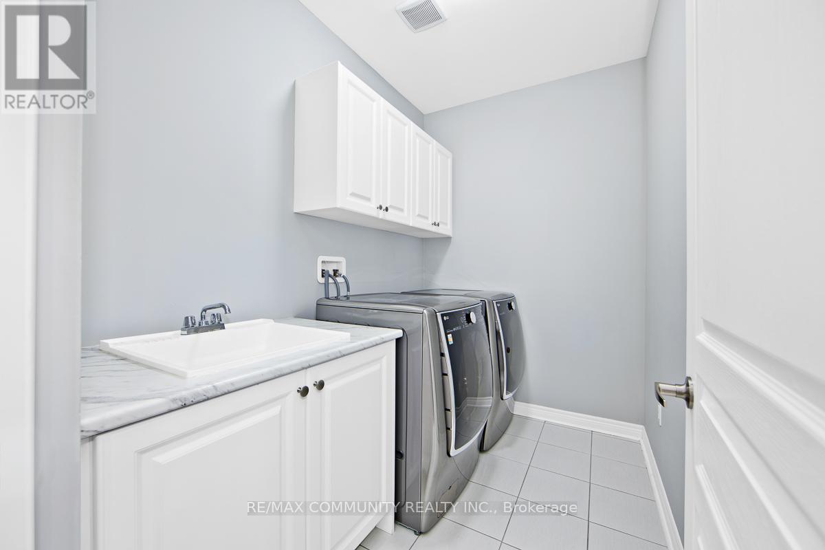 7 Seager Street, Richmond Hill, ON - Indoor Photo Showing Laundry Room