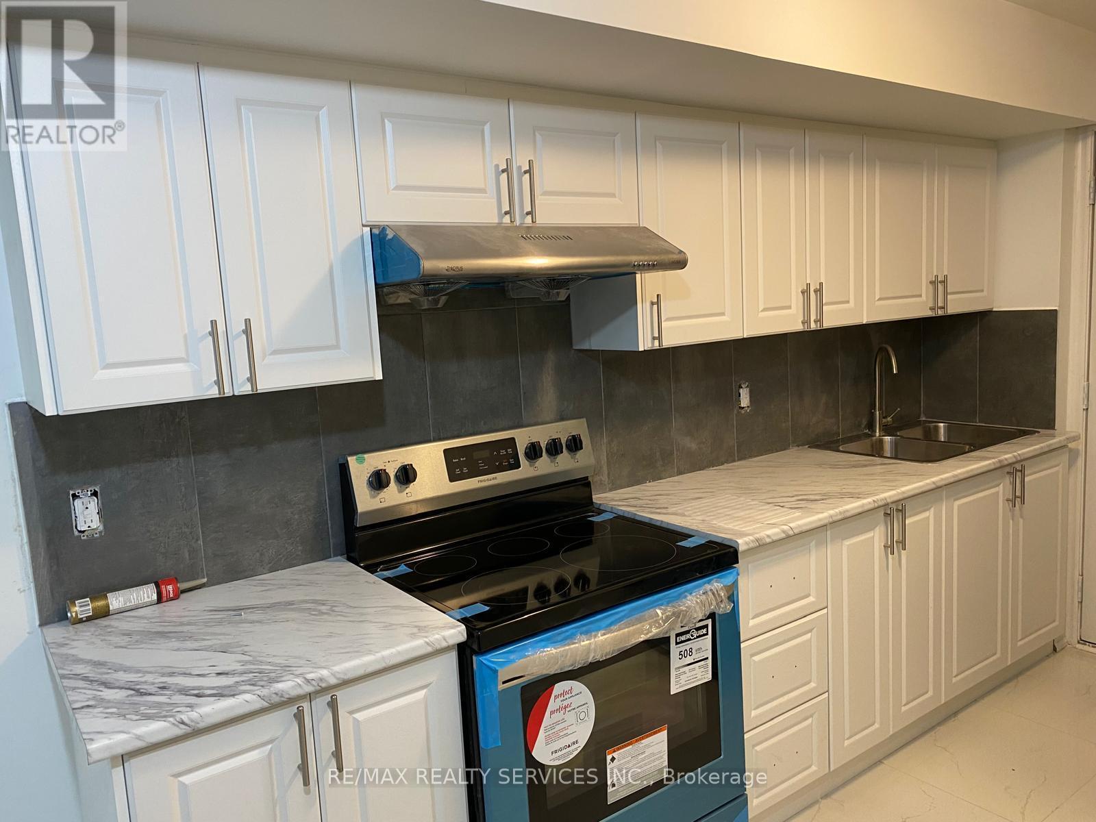 76 Boathouse Road W, Brampton, ON - Indoor Photo Showing Kitchen With Double Sink