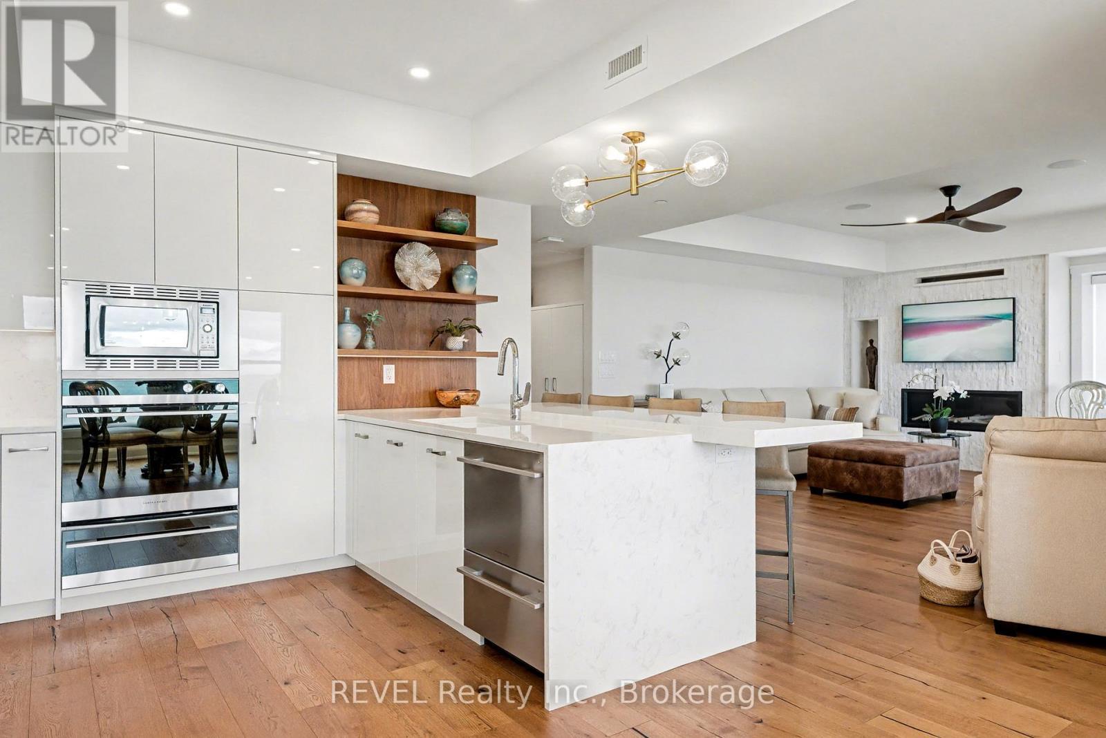 101 - 10 Dalhousie Avenue, St. Catharines (Port Dalhousie), ON - Indoor Photo Showing Kitchen