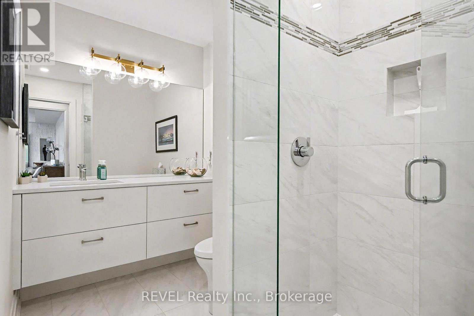 101 - 10 Dalhousie Avenue, St. Catharines (Port Dalhousie), ON - Indoor Photo Showing Bathroom