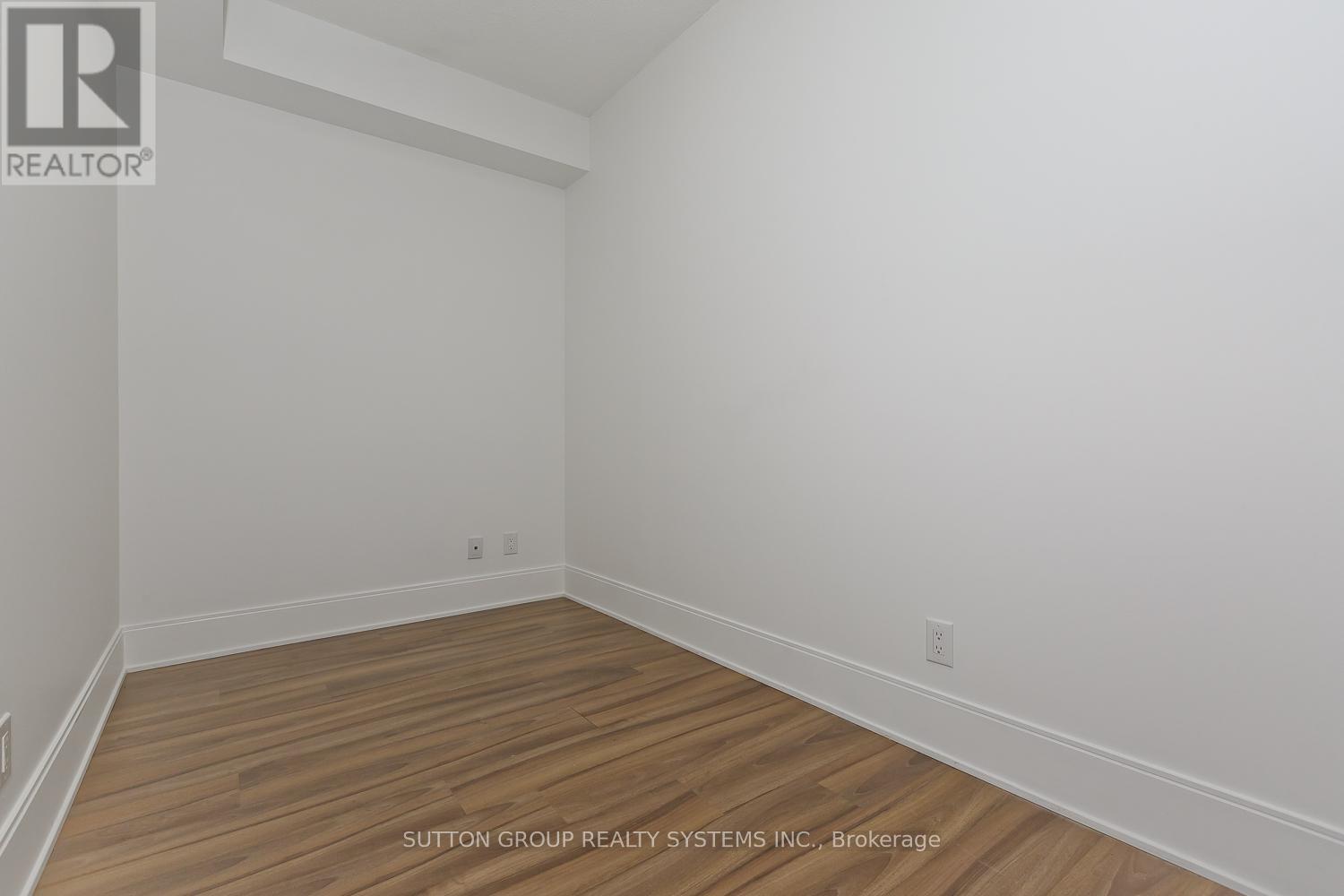 1605 - 330 Burnhamthorpe Road W, Mississauga, ON - Indoor Photo Showing Other Room