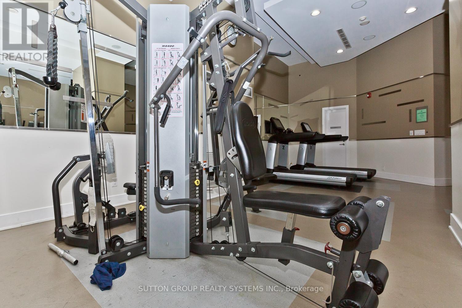 1605 - 330 Burnhamthorpe Road W, Mississauga, ON - Indoor Photo Showing Gym Room