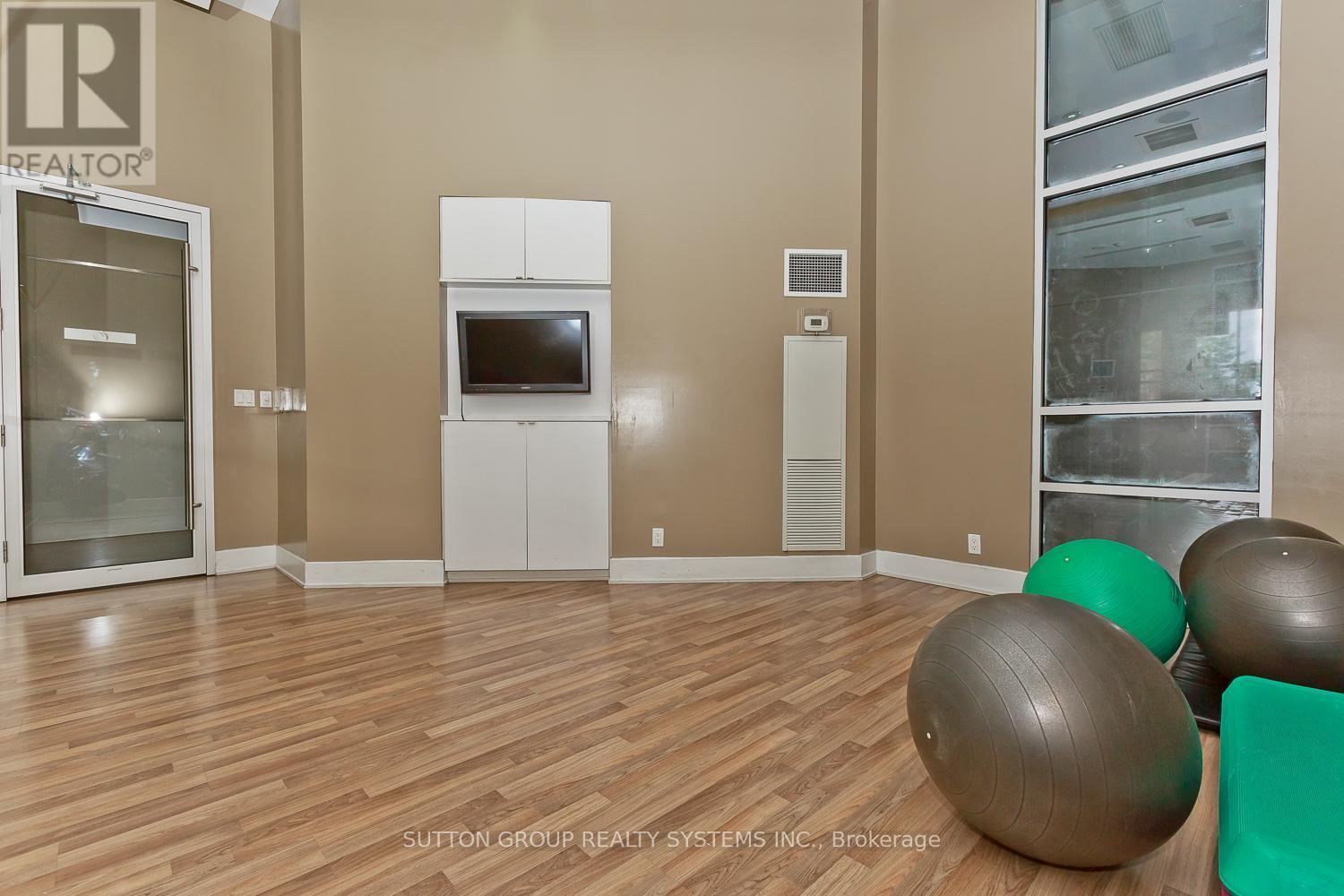 1605 - 330 Burnhamthorpe Road W, Mississauga, ON - Indoor