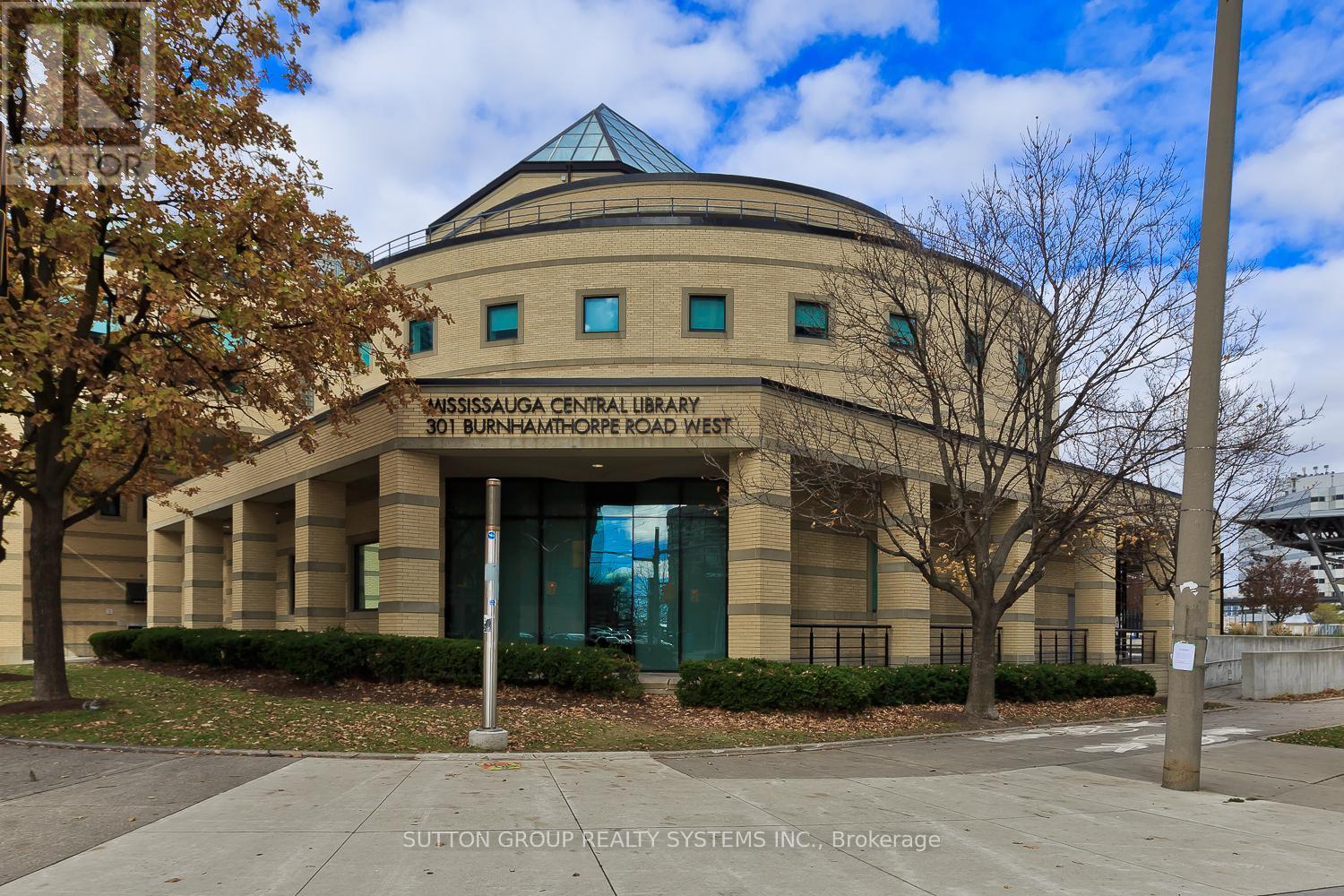 1605 - 330 Burnhamthorpe Road W, Mississauga, ON - Outdoor