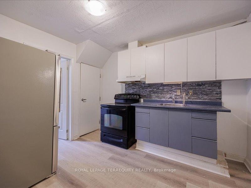 1-166 Main Street N, Brampton, ON