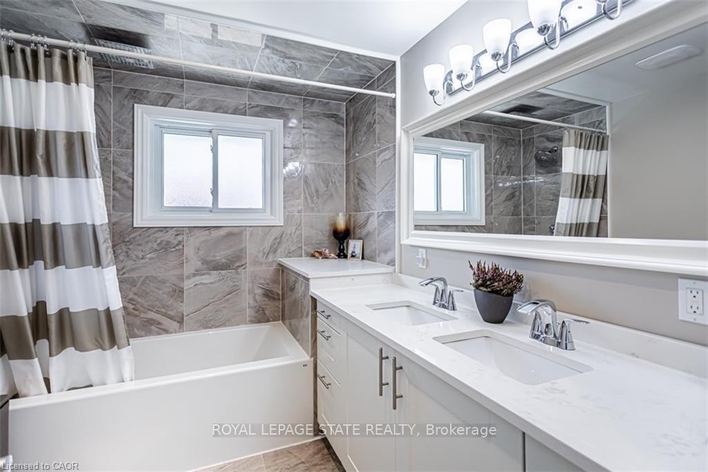47 Atwater Crescent, Hamilton, ON - Indoor Photo Showing Bathroom