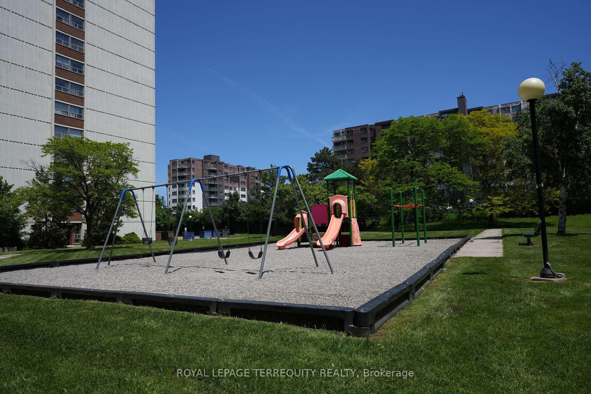 609-25 Silver Springs Boulevard, Toronto, ON - Outdoor